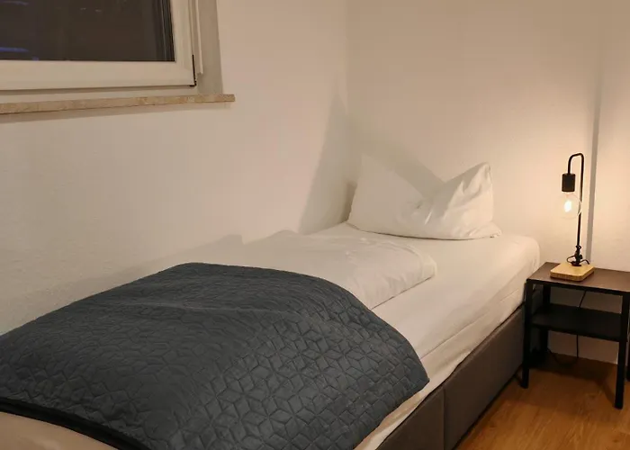 Modern Wohnen Nahe A7 A8 Workers Welcome דירה