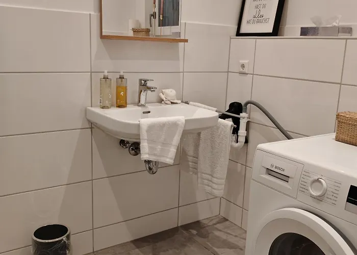 Modern Wohnen Nahe A7 A8 Workers Welcome דירה